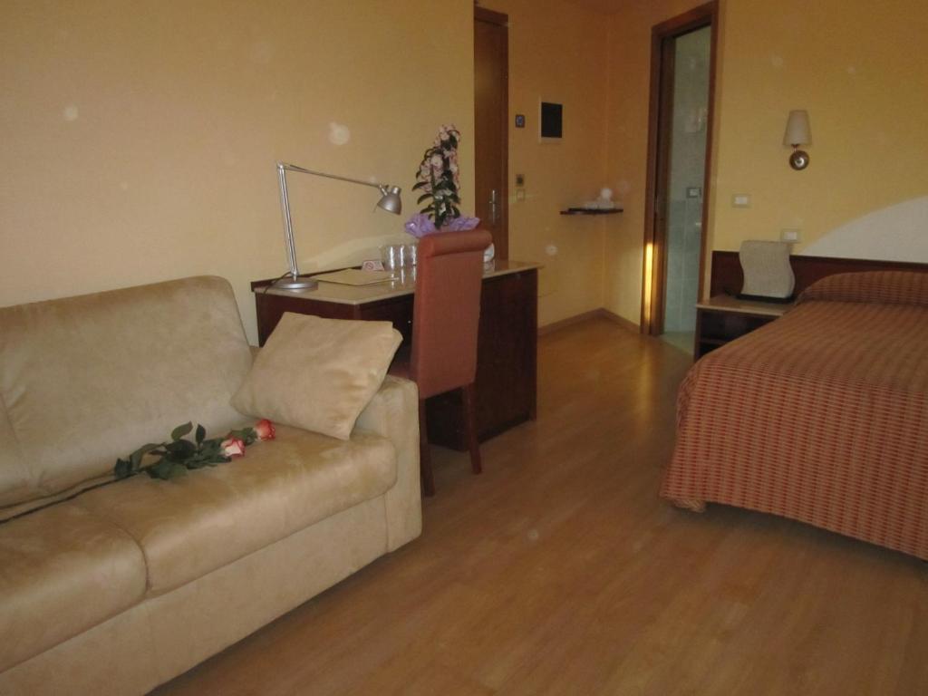 Hotel Al Sole - Enjoy Holiday Cavaion Veronese Exteriör bild