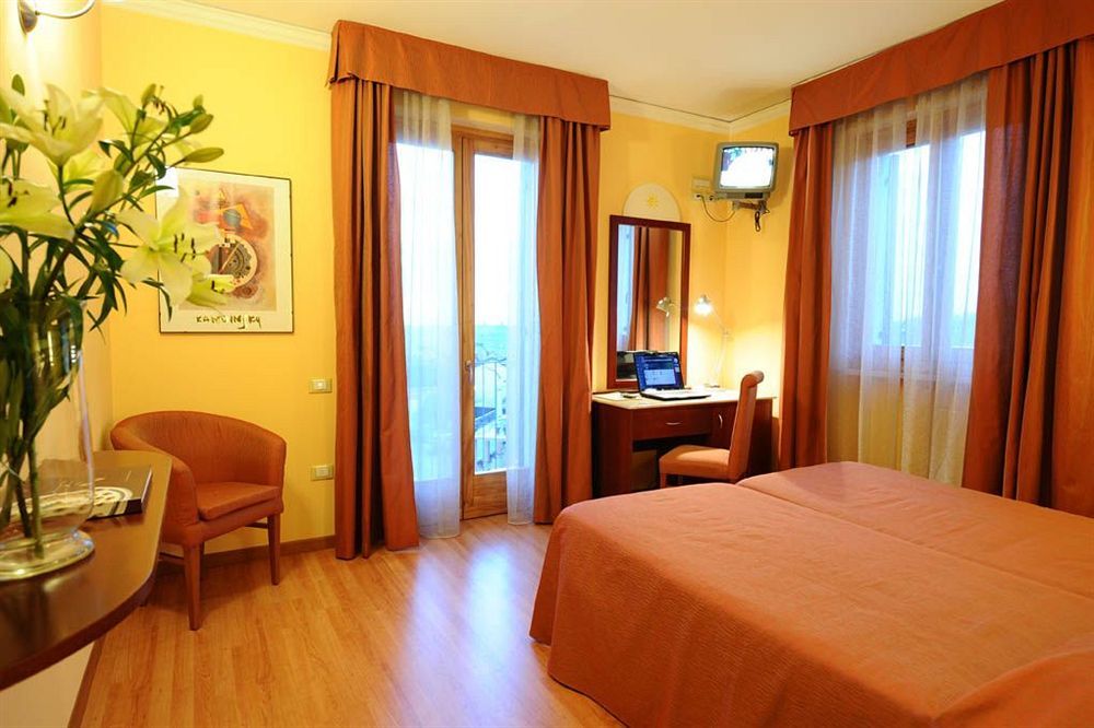 Hotel Al Sole - Enjoy Holiday Cavaion Veronese Exteriör bild