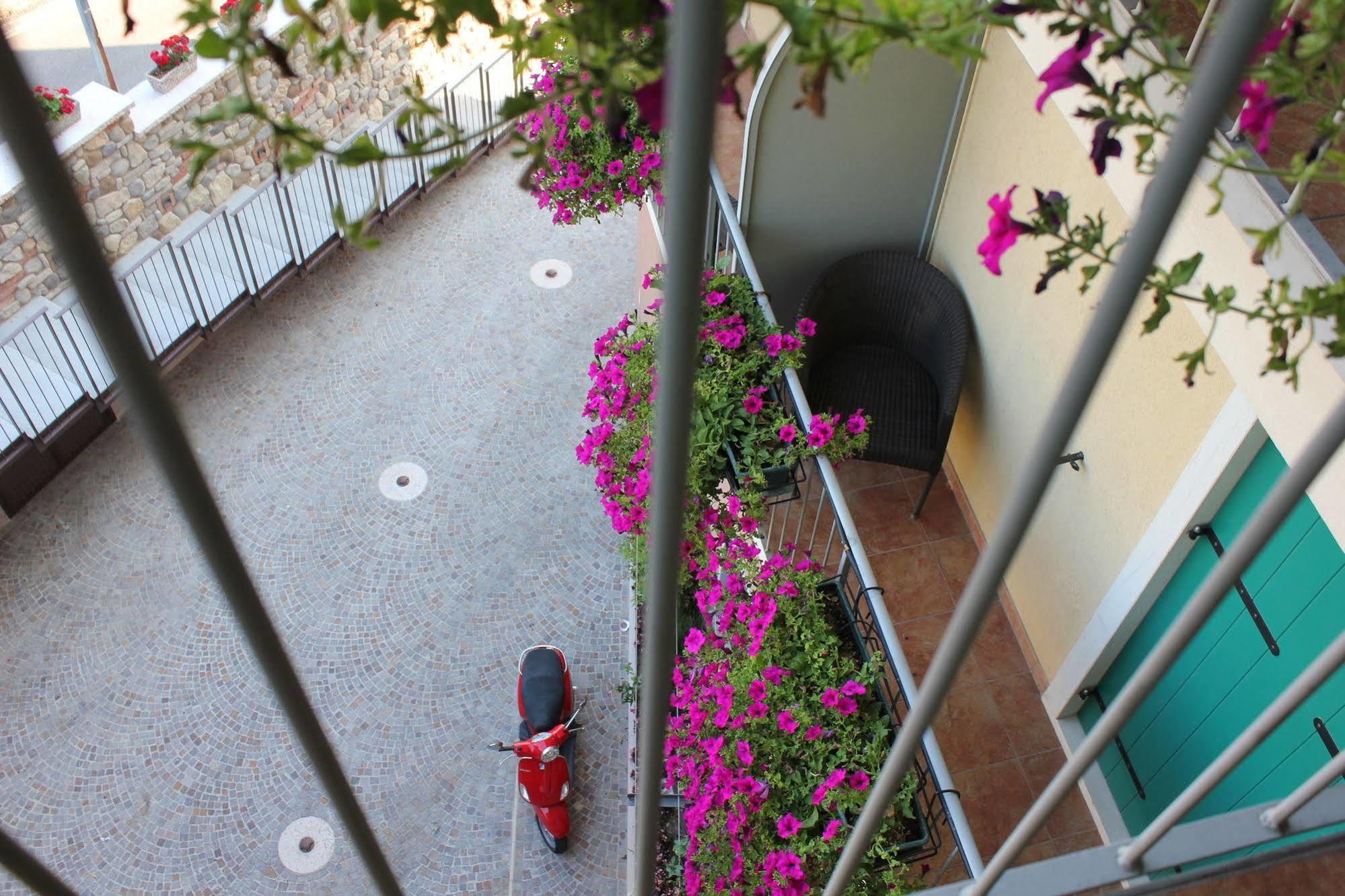 Hotel Al Sole - Enjoy Holiday Cavaion Veronese Exteriör bild